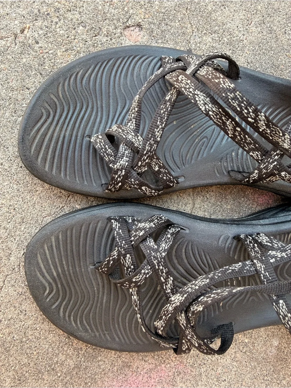 Chaco Women's Black Grey Patterned Strappy Sandals